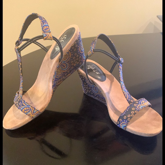 Strappy Wedges - Picture 1 of 5